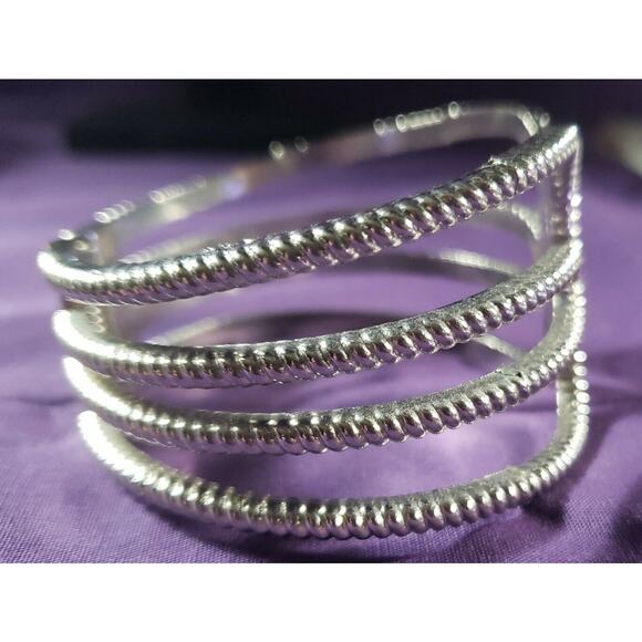 Silver Tone Metal Hinged Clamper Bracelet Wide Open Textured Design - Picture 6 of 12